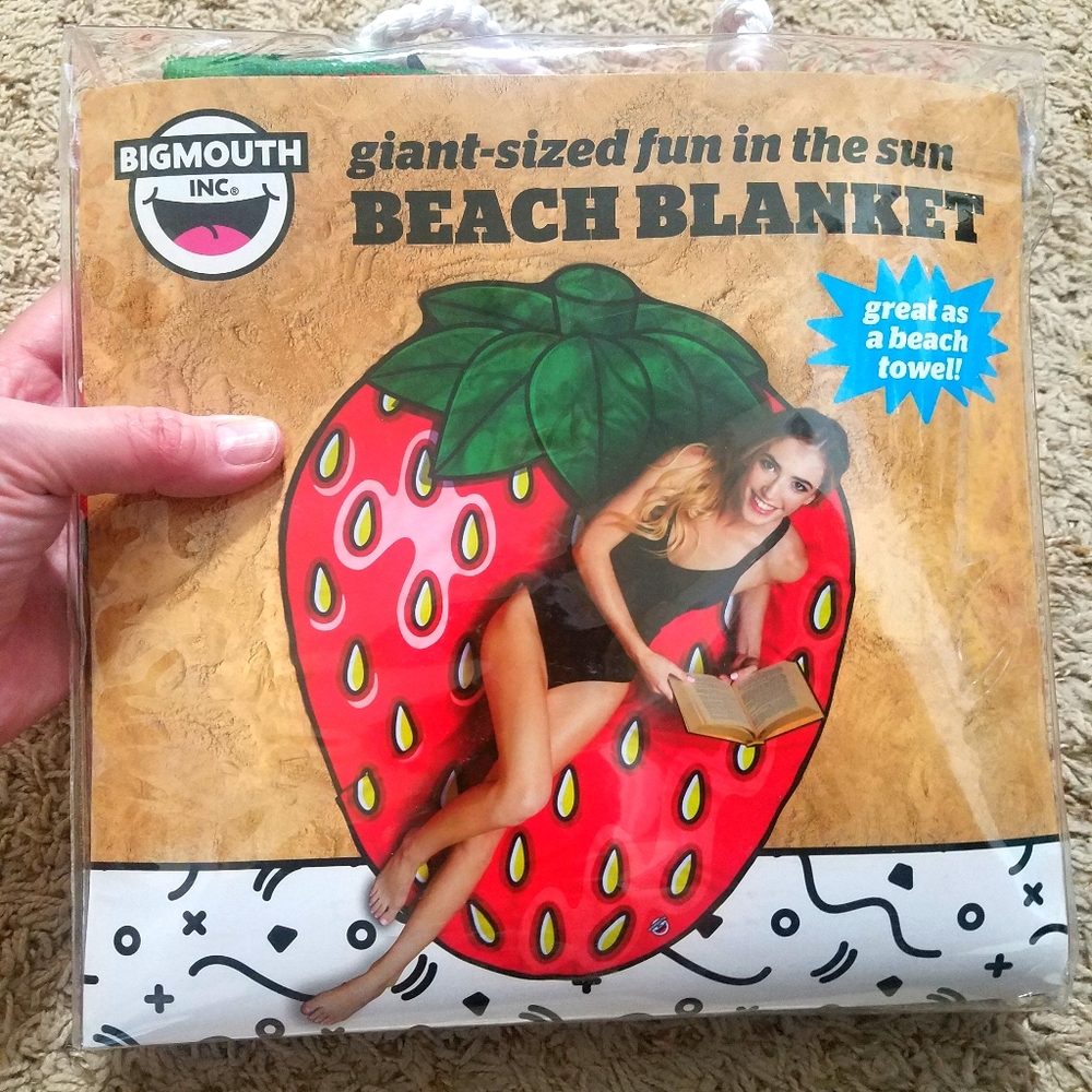 NEW NWT Bigmouth Inc Giant strawberry beach towel 5ft